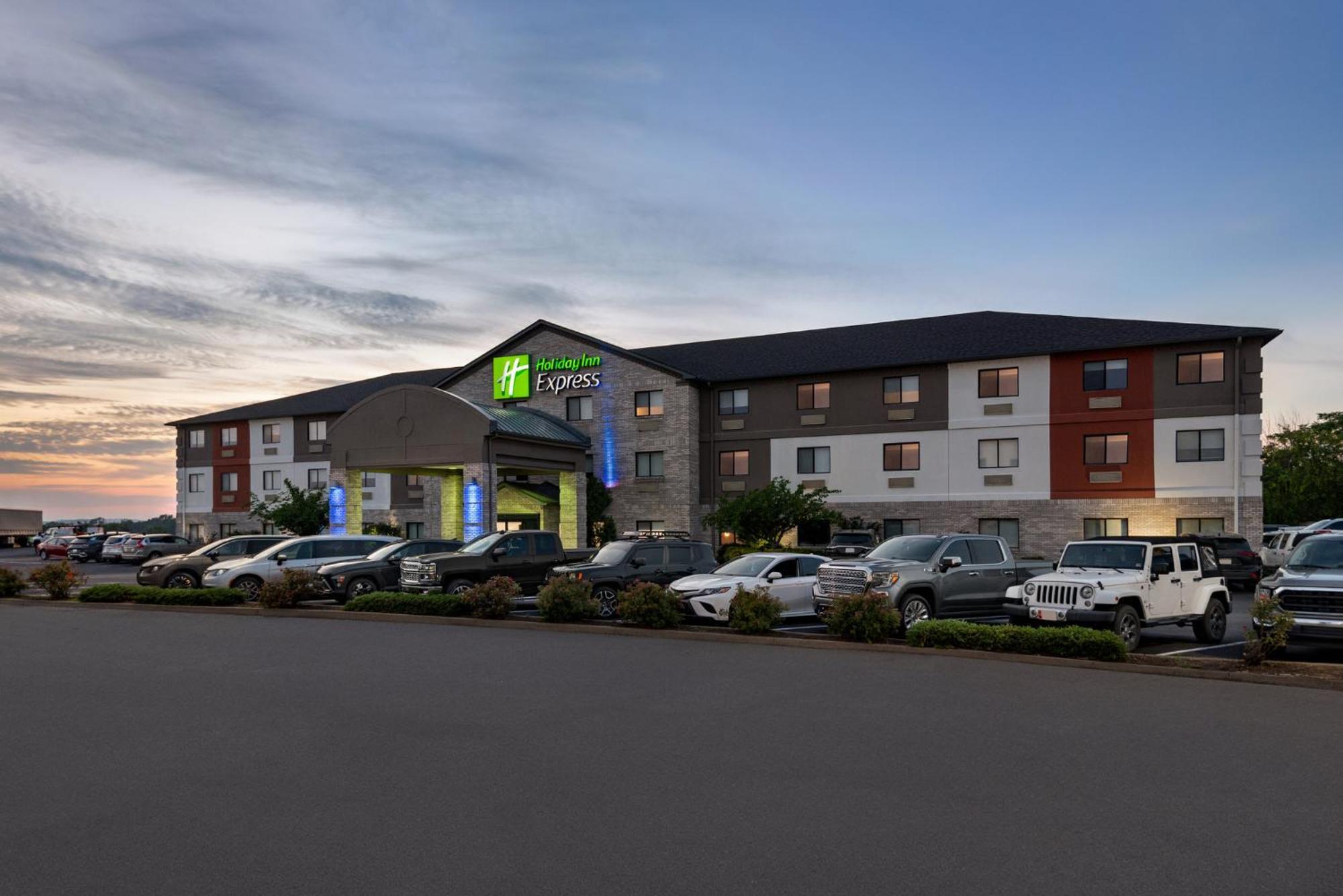 Holiday Inn Express Morgantown By Ihg Экстерьер фото