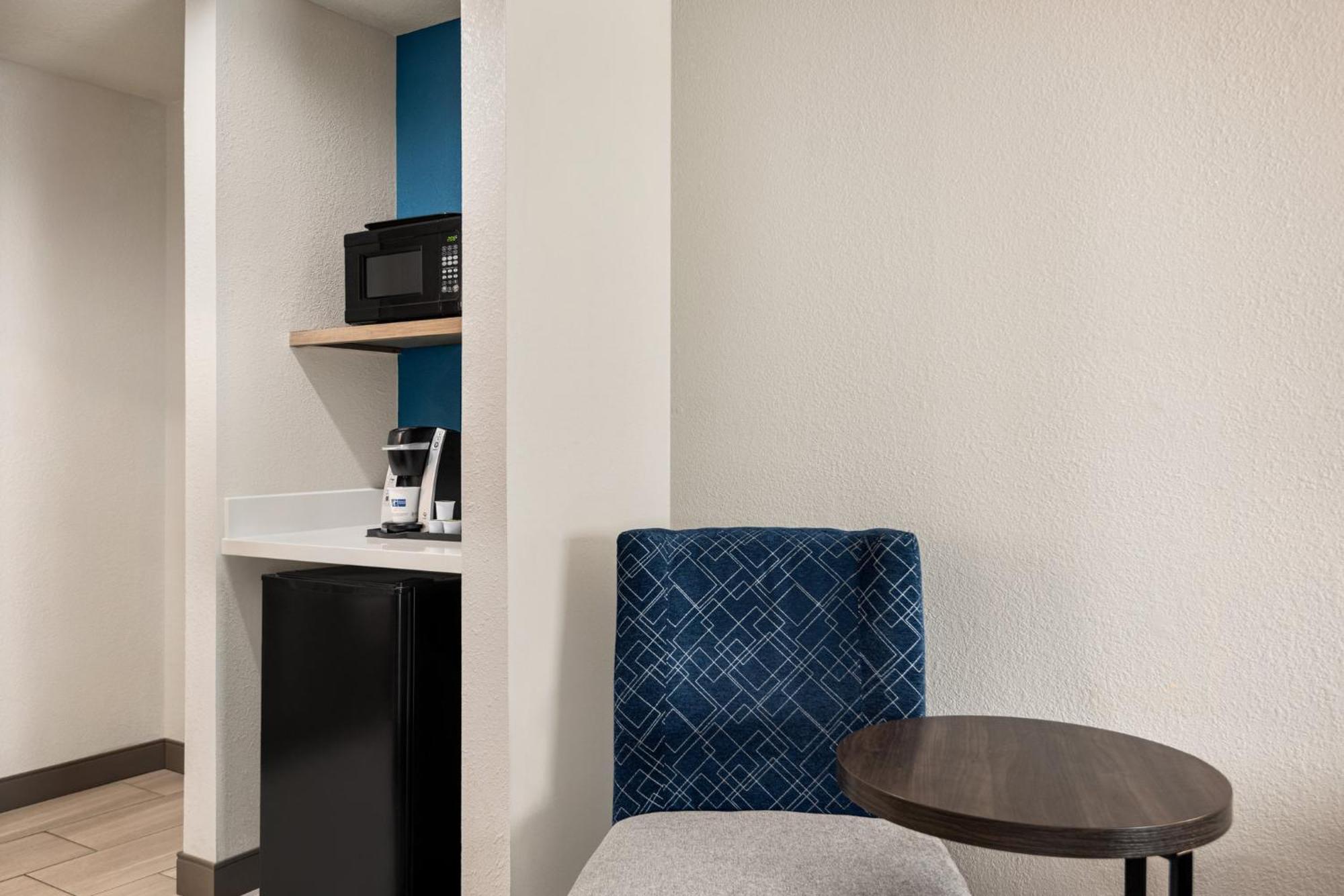 Holiday Inn Express Morgantown By Ihg Экстерьер фото